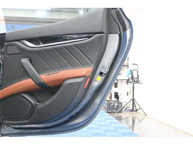 ギブリ ＧＴハイブリッド　ツーリングＰ　１オナ　スカイフックサス　ＡＣＣ　ＬＫＡ　ＢＳＭ　茶革　純正ナビＴＶ　Ｃａｒｐｌａｙ　３６０カメラ　チターノ２１インチＡＷ　自動トランク　ブルーキャリパー　ＬＥＤライト　２年保証付（27枚目）