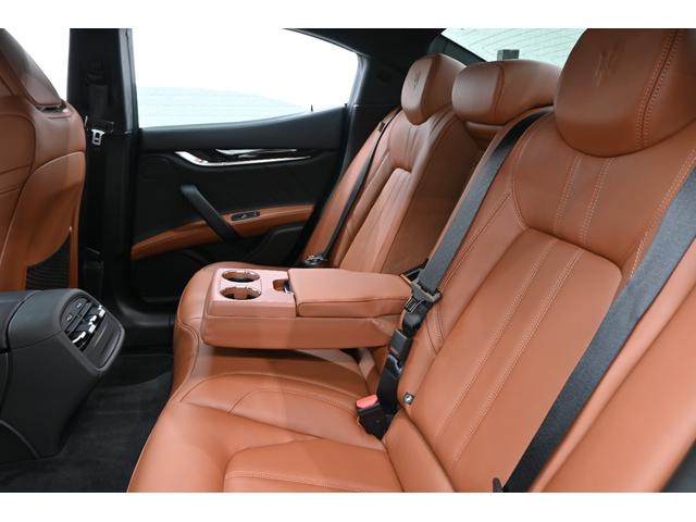 ギブリ ＧＴハイブリッド　ツーリングＰ　１オナ　スカイフックサス　ＡＣＣ　ＬＫＡ　ＢＳＭ　茶革　純正ナビＴＶ　Ｃａｒｐｌａｙ　３６０カメラ　チターノ２１インチＡＷ　自動トランク　ブルーキャリパー　ＬＥＤライト　２年保証付（33枚目）