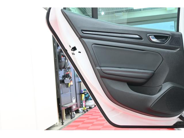 メガーヌ ルノー　スポール　ＡＣＣ　ＬＫＡ　アクティブエマージェンシーブレーキ　専用アルカンタラシート　純正タッチモニター　Ｃａｒｐｌａｙ　Ｂカメラ　純正１９インチＡＷ　ブレンボキャリパー　ＬＥＤヘッドライト　２年保証付（25枚目）