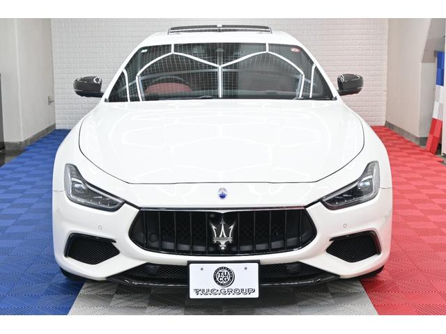 ギブリ グランスポーツ　ドライバーズアシスタンス＆ツーリングＰ　ＡＣＣ　ＬＤＷ　ＢＳＭ　赤革　サンルーフ　ナビＴＶ　３６０カメラ　カーボンインテ　スカイフックサス　２０インチウラーノＡＷ　ＬＥＤライト　２年保証付（2枚目）
