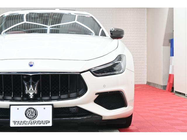 ギブリ グランスポーツ　ドライバーズアシスタンス＆ツーリングＰ　ＡＣＣ　ＬＤＷ　ＢＳＭ　赤革　サンルーフ　ナビＴＶ　３６０カメラ　カーボンインテ　スカイフックサス　２０インチウラーノＡＷ　ＬＥＤライト　２年保証付（8枚目）
