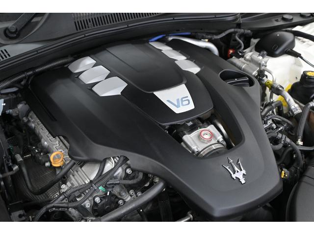ギブリ グランスポーツ　ドライバーズアシスタンス＆ツーリングＰ　ＡＣＣ　ＬＤＷ　ＢＳＭ　赤革　サンルーフ　ナビＴＶ　３６０カメラ　カーボンインテ　スカイフックサス　２０インチウラーノＡＷ　ＬＥＤライト　２年保証付（9枚目）