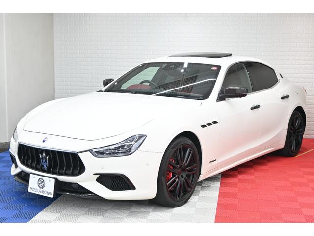 ギブリ グランスポーツ　ドライバーズアシスタンス＆ツーリングＰ　ＡＣＣ　ＬＤＷ　ＢＳＭ　赤革　サンルーフ　ナビＴＶ　３６０カメラ　カーボンインテ　スカイフックサス　２０インチウラーノＡＷ　ＬＥＤライト　２年保証付（14枚目）