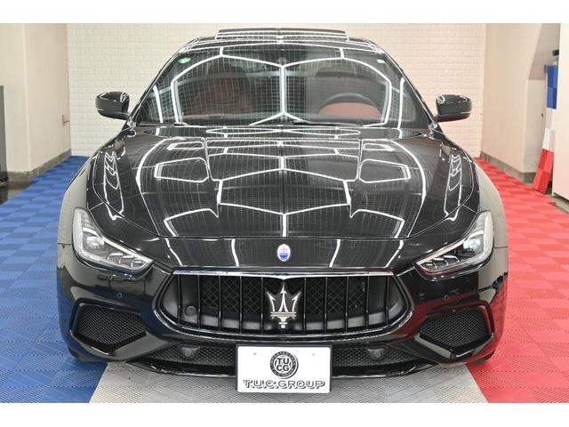 ギブリ グランスポーツ　ツーリングＰ　左ハンドル　サンルーフ　赤革　ＡＣＣ　８．４インチＭＴＣ＋　ナビＴＶ　Ｃａｒｐｌａｙ　Ｂカメラ　２０インチウラーノＡＷ　ＬＥＤライト　自動トランク＆フットトランク　ＬＥＤ　２年保証付（2枚目）
