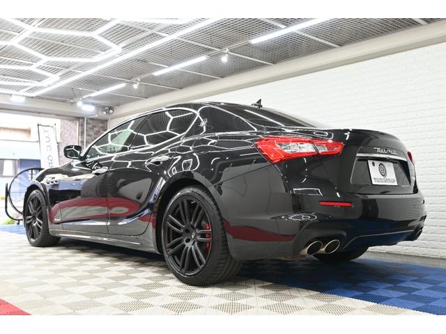 ギブリ グランスポーツ　ツーリングＰ　左ハンドル　サンルーフ　赤革　ＡＣＣ　８．４インチＭＴＣ＋　ナビＴＶ　Ｃａｒｐｌａｙ　Ｂカメラ　２０インチウラーノＡＷ　ＬＥＤライト　自動トランク＆フットトランク　ＬＥＤ　２年保証付（6枚目）