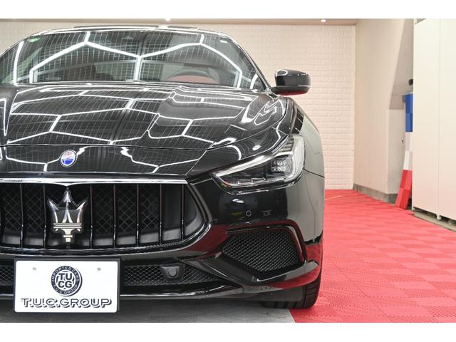 ギブリ グランスポーツ　ツーリングＰ　左ハンドル　サンルーフ　赤革　ＡＣＣ　８．４インチＭＴＣ＋　ナビＴＶ　Ｃａｒｐｌａｙ　Ｂカメラ　２０インチウラーノＡＷ　ＬＥＤライト　自動トランク＆フットトランク　ＬＥＤ　２年保証付（8枚目）