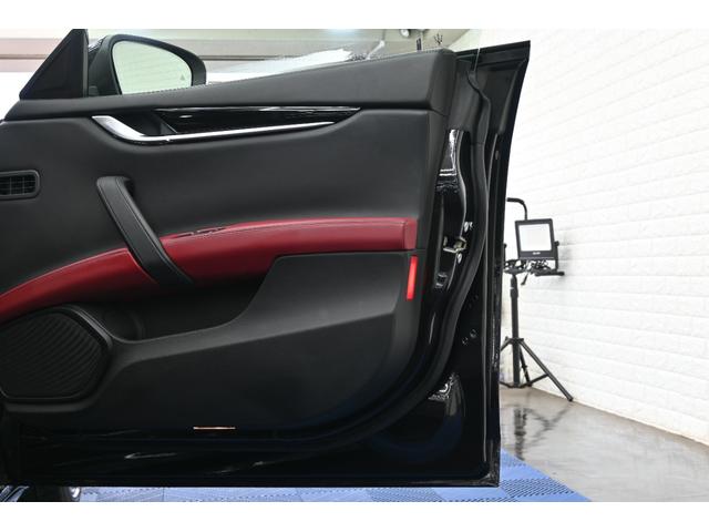 ギブリ グランスポーツ　ツーリングＰ　左ハンドル　サンルーフ　赤革　ＡＣＣ　８．４インチＭＴＣ＋　ナビＴＶ　Ｃａｒｐｌａｙ　Ｂカメラ　２０インチウラーノＡＷ　ＬＥＤライト　自動トランク＆フットトランク　ＬＥＤ　２年保証付（26枚目）