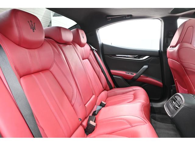 ギブリ グランスポーツ　ツーリングＰ　左ハンドル　サンルーフ　赤革　ＡＣＣ　８．４インチＭＴＣ＋　ナビＴＶ　Ｃａｒｐｌａｙ　Ｂカメラ　２０インチウラーノＡＷ　ＬＥＤライト　自動トランク＆フットトランク　ＬＥＤ　２年保証付（30枚目）