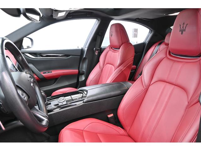 ギブリ グランスポーツ　ツーリングＰ　左ハンドル　サンルーフ　赤革　ＡＣＣ　８．４インチＭＴＣ＋　ナビＴＶ　Ｃａｒｐｌａｙ　Ｂカメラ　２０インチウラーノＡＷ　ＬＥＤライト　自動トランク＆フットトランク　ＬＥＤ　２年保証付（35枚目）