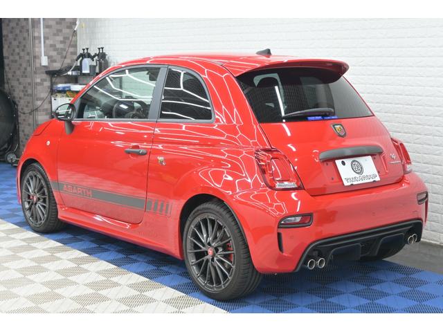 アバルト５９５ コンペティツィオーネ　左ＭＴ　１オナ　Ｓａｂｅｌｔシート　純正タッチスクリーン　Ｃａｒｐｌａｙ　レコ―ドモンツァ　カーボン×アルカンタラステア　純正１７インチＡＷ　ＨＩＤ　２年保証付（17枚目）