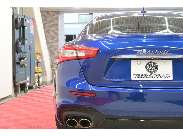 ギブリ グランスポーツ　アシスタンス＆ツーリングＰ　ＡＣＣ　黒革　ＳＲ　純正ナビＴＶ　Ｃａｒｐｌａｙ　２１インチチターノＡＷ　スカイフックサス　ＬＥＤライト　シフトパドル　自動トランク　イージークロージャ－　２年保証付（18枚目）