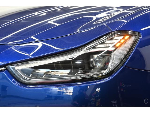ギブリ グランスポーツ　アシスタンス＆ツーリングＰ　ＡＣＣ　黒革　ＳＲ　純正ナビＴＶ　Ｃａｒｐｌａｙ　２１インチチターノＡＷ　スカイフックサス　ＬＥＤライト　シフトパドル　自動トランク　イージークロージャ－　２年保証付（22枚目）