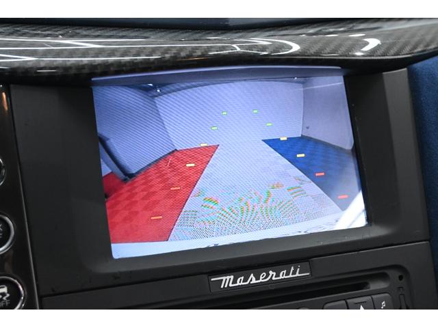 グラントゥーリズモ スポーツ　ＭＣオートシフト　アルカンタラＰ　ダークブルーレザー×アルカンタラシート　ナビ　フルセグ　Ｂカメラ　カーボンインテリア　２０インチＭＣマットグラファイトＡＷ　パドルシフト　クルコン　２年保証付（13枚目）