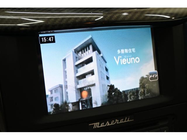 グラントゥーリズモ スポーツ　ＭＣオートシフト　アルカンタラＰ　ダークブルーレザー×アルカンタラシート　ナビ　フルセグ　Ｂカメラ　カーボンインテリア　２０インチＭＣマットグラファイトＡＷ　パドルシフト　クルコン　２年保証付（20枚目）