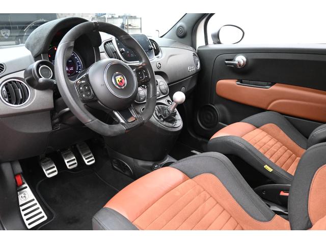 アバルト595 コンペティツィオーネ 左H 5MT Sabeltブラウンスポーツシート レコードモンツァ 純正タッチスクリーン Carplay ブレンボレッドキャリパー カーボンスカッフプレート 純正17インチAW 2年保証付(7枚目)