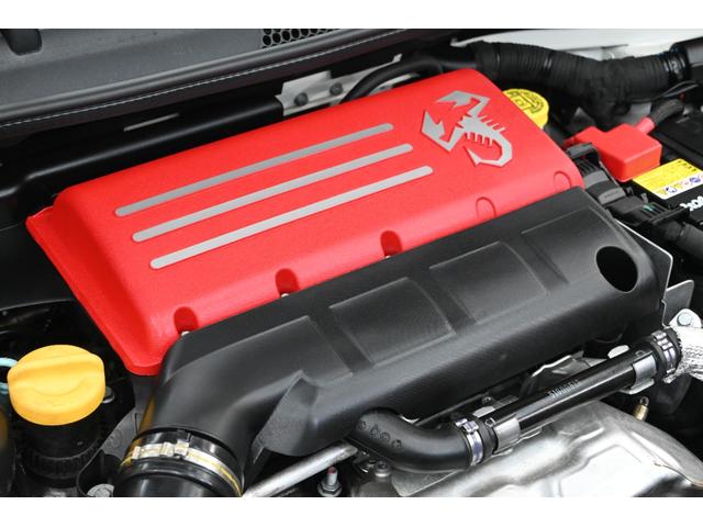 アバルト595 コンペティツィオーネ 左H 5MT Sabeltブラウンスポーツシート レコードモンツァ 純正タッチスクリーン Carplay ブレンボレッドキャリパー カーボンスカッフプレート 純正17インチAW 2年保証付(9枚目)