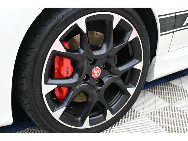 アバルト595 コンペティツィオーネ 左H 5MT Sabeltブラウンスポーツシート レコードモンツァ 純正タッチスクリーン Carplay ブレンボレッドキャリパー カーボンスカッフプレート 純正17インチAW 2年保証付(11枚目)