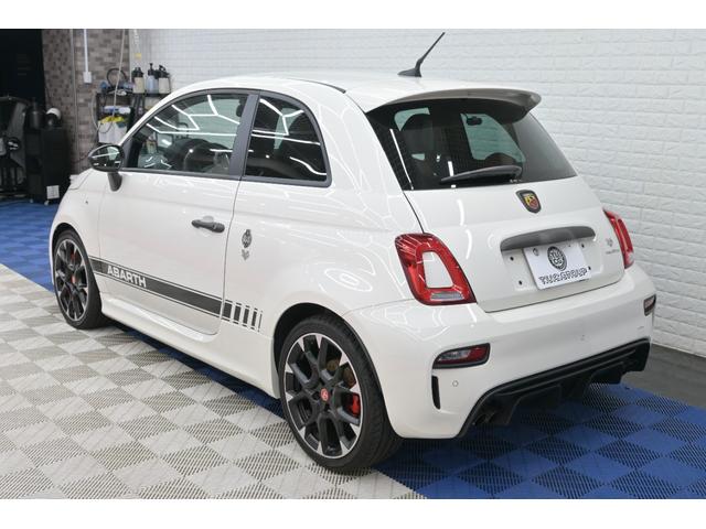 アバルト595 コンペティツィオーネ 左H 5MT Sabeltブラウンスポーツシート レコードモンツァ 純正タッチスクリーン Carplay ブレンボレッドキャリパー カーボンスカッフプレート 純正17インチAW 2年保証付(16枚目)