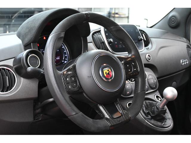 アバルト595 コンペティツィオーネ 左H 5MT Sabeltブラウンスポーツシート レコードモンツァ 純正タッチスクリーン Carplay ブレンボレッドキャリパー カーボンスカッフプレート 純正17インチAW 2年保証付(26枚目)