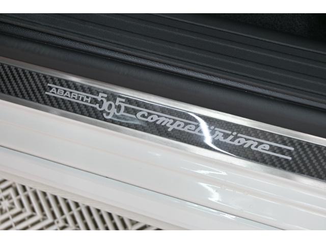アバルト595 コンペティツィオーネ 左H 5MT Sabeltブラウンスポーツシート レコードモンツァ 純正タッチスクリーン Carplay ブレンボレッドキャリパー カーボンスカッフプレート 純正17インチAW 2年保証付(36枚目)