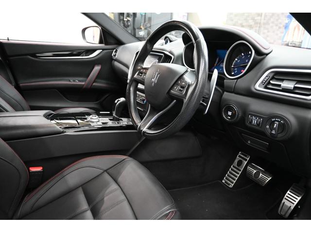 ギブリ S グランスポーツ ネリッシモ&ドライバーアシスタンスPKG ACC 黒革 純正ナビ フルセグ 全周囲カメラ CarPlay harman/kadrdon フットトランクオープナー ウラーノ20インチAW 2年保証付(7枚目)