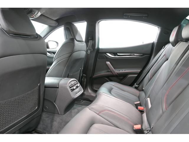 ギブリ S グランスポーツ ネリッシモ&ドライバーアシスタンスPKG ACC 黒革 純正ナビ フルセグ 全周囲カメラ CarPlay harman/kadrdon フットトランクオープナー ウラーノ20インチAW 2年保証付(15枚目)