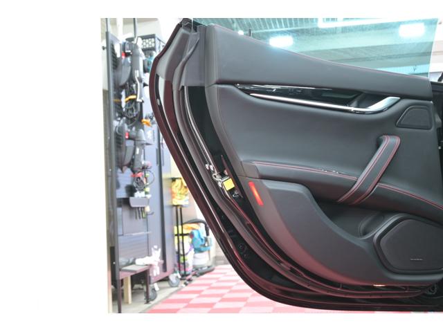 ギブリ S グランスポーツ ネリッシモ&ドライバーアシスタンスPKG ACC 黒革 純正ナビ フルセグ 全周囲カメラ CarPlay harman/kadrdon フットトランクオープナー ウラーノ20インチAW 2年保証付(27枚目)