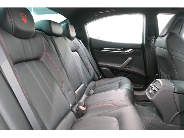 ギブリ S グランスポーツ ネリッシモ&ドライバーアシスタンスPKG ACC 黒革 純正ナビ フルセグ 全周囲カメラ CarPlay harman/kadrdon フットトランクオープナー ウラーノ20インチAW 2年保証付(30枚目)