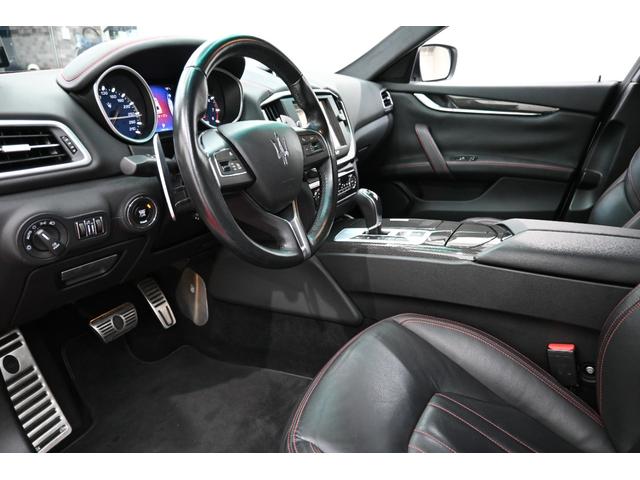 ギブリ S Q4 スポーツPKG21 Pスタ 黒革 純正ナビ フルセグ BTオーディオ&TEL Bカメラ クルコン harman/kardon チターノ21インチAW シフトパドル スポーツサスペンション 2年保証付(7枚目)