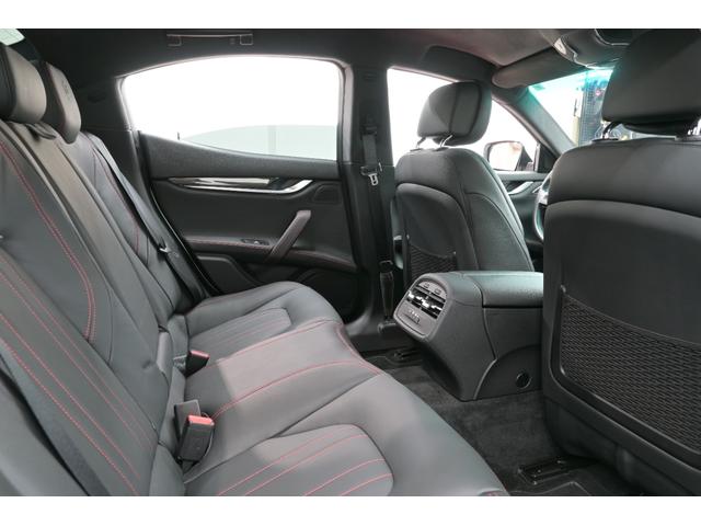 ギブリ S Q4 スポーツPKG21 Pスタ 黒革 純正ナビ フルセグ BTオーディオ&TEL Bカメラ クルコン harman/kardon チターノ21インチAW シフトパドル スポーツサスペンション 2年保証付(15枚目)