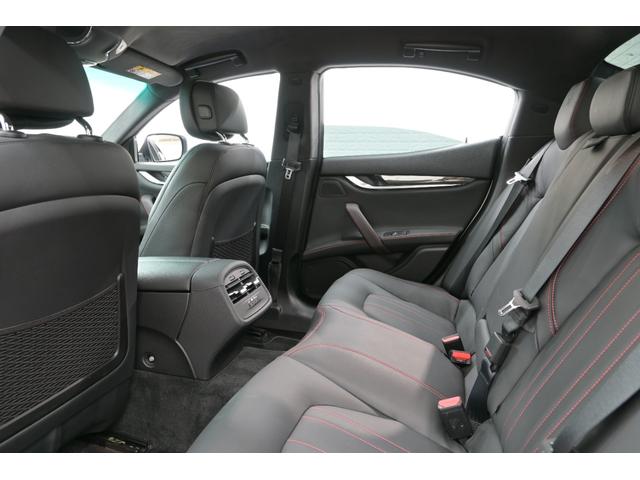 ギブリ S Q4 スポーツPKG21 Pスタ 黒革 純正ナビ フルセグ BTオーディオ&TEL Bカメラ クルコン harman/kardon チターノ21インチAW シフトパドル スポーツサスペンション 2年保証付(17枚目)
