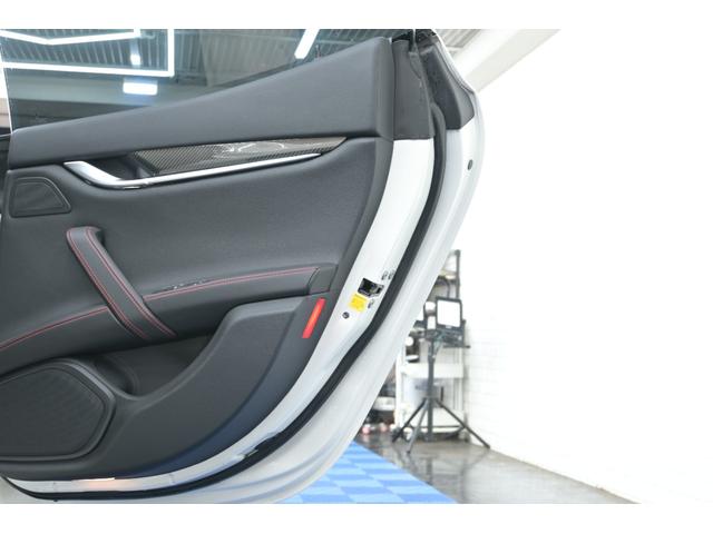 ギブリ S Q4 スポーツPKG21 Pスタ 黒革 純正ナビ フルセグ BTオーディオ&TEL Bカメラ クルコン harman/kardon チターノ21インチAW シフトパドル スポーツサスペンション 2年保証付(27枚目)