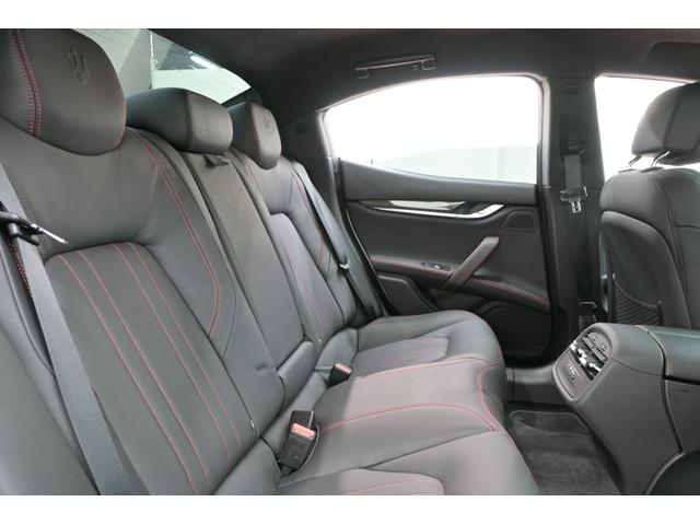 ギブリ S Q4 スポーツPKG21 Pスタ 黒革 純正ナビ フルセグ BTオーディオ&TEL Bカメラ クルコン harman/kardon チターノ21インチAW シフトパドル スポーツサスペンション 2年保証付(30枚目)