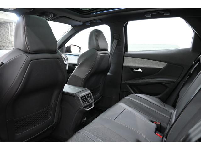 3008 GTハイブリッド4 1オーナー 後期モデル アクティブセーフティブレーキ ハーフ革 パノラマサンルーフ 純正タッチスクリーン CarPlay パノラマビューカメラ 純正18AW ブラインドスポットモニター 2年保証付(15枚目)