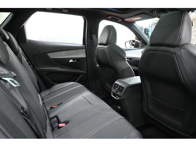 3008 GTハイブリッド4 1オーナー 後期モデル アクティブセーフティブレーキ ハーフ革 パノラマサンルーフ 純正タッチスクリーン CarPlay パノラマビューカメラ 純正18AW ブラインドスポットモニター 2年保証付(17枚目)