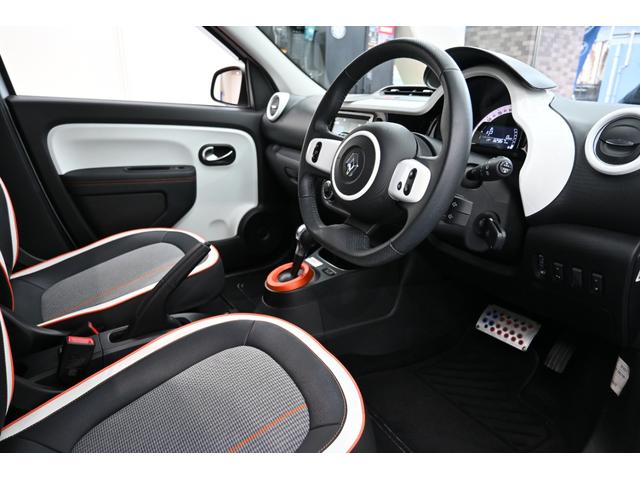 トゥインゴ バイブス 1オーナー 特別仕様車 専用ファブリックシート シートヒーター 純正タッチスクリーン CarPlay サブウーハー クルコン バックカメラ 専用16インチAW LEDヘッドライト 2年保証付(7枚目)
