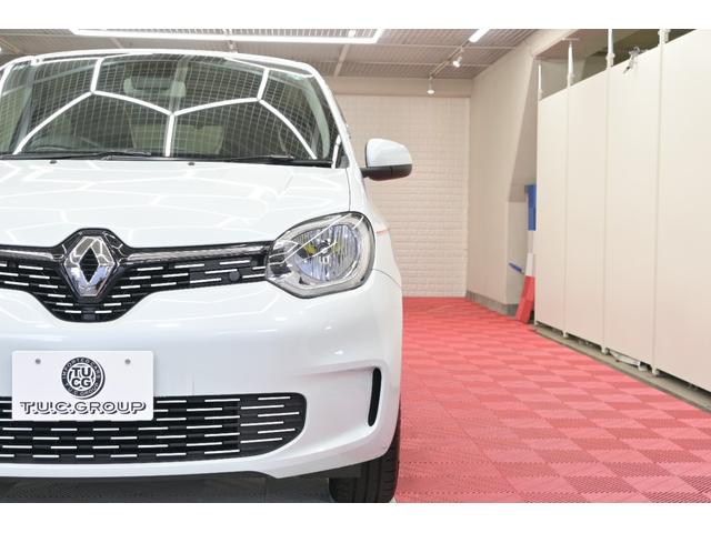 トゥインゴ バイブス 1オーナー 特別仕様車 専用ファブリックシート シートヒーター 純正タッチスクリーン CarPlay サブウーハー クルコン バックカメラ 専用16インチAW LEDヘッドライト 2年保証付(8枚目)