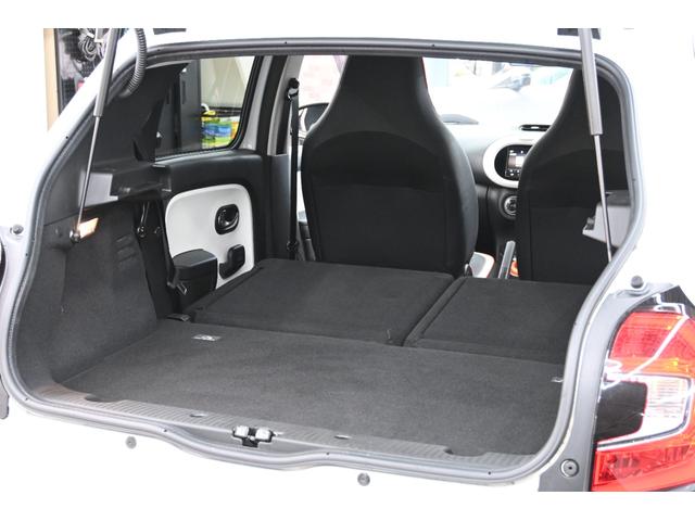 トゥインゴ バイブス 1オーナー 特別仕様車 専用ファブリックシート シートヒーター 純正タッチスクリーン CarPlay サブウーハー クルコン バックカメラ 専用16インチAW LEDヘッドライト 2年保証付(10枚目)