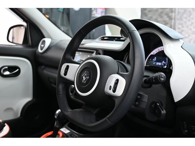 トゥインゴ バイブス 1オーナー 特別仕様車 専用ファブリックシート シートヒーター 純正タッチスクリーン CarPlay サブウーハー クルコン バックカメラ 専用16インチAW LEDヘッドライト 2年保証付(28枚目)