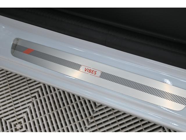 トゥインゴ バイブス 1オーナー 特別仕様車 専用ファブリックシート シートヒーター 純正タッチスクリーン CarPlay サブウーハー クルコン バックカメラ 専用16インチAW LEDヘッドライト 2年保証付(38枚目)