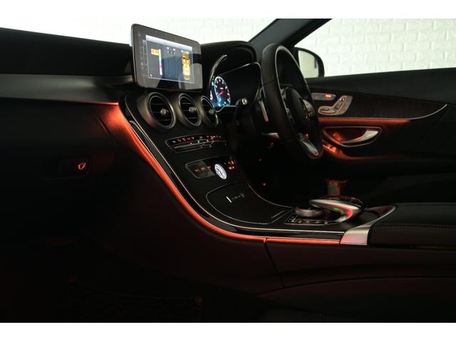 Ｃクラス Ｃ２００ローレウスエディションスポーツプラスパック　レーダーセーフティＰ　ＡＣＣ　ＢＳＭ　黒革　ヒーター＆ベンチレーター　純正ＨＤＤナビ　フルセグ　Ｂカメラ　ＣａｒＰｌａｙ　ＡＭＧエアロ＆１８インチＡＷ　エアマチックサス　ヘッドアップＤ　２年保証付（6枚目）