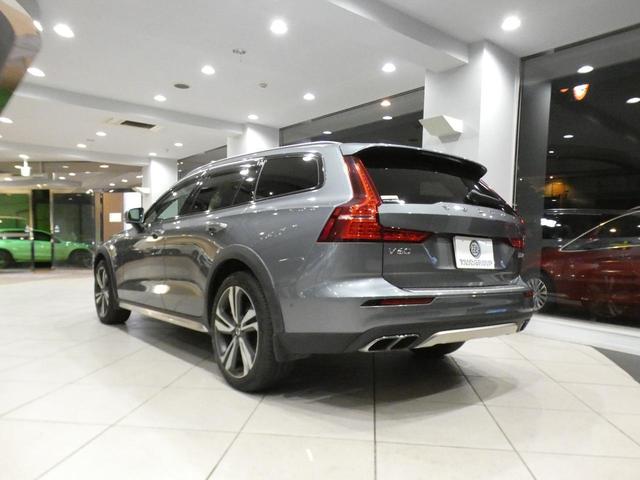 Ｖ６０ クロスカントリー　Ｔ５　ＡＷＤ　プロ　スタイリングＫＩＴ／ポールスタープログラム／追ＡＣＣ／レーンキープ／衝突軽減／黒革／マッサージ機能／ヒーター＆ベンチレーター／ｈａｒｍａｎＫ／ヘッドアップＤＳＰ／ＬＥＤライト／１９ＡＷ／２年保証（17枚目）