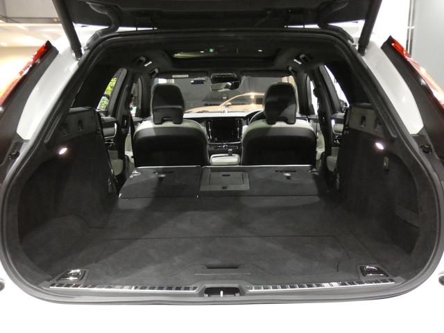 Ｖ９０ Ｂ６　ＡＷＤ　Ｒデザイン　追ＡＣＣ／ＬＫＡ＆レーンＣＨ／Ｂ＆Ｗサウンド／白革／全席ヒーター／パノラマＳＲ／タッチスクリーンＨＤＤナビ／Ｃａｒｐｌａｙ／ヘッドアップＤＳＰ／ＬＥＤライト／専用エクステリア＆２０ＡＷ／２年保証（30枚目）