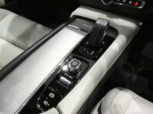 Ｖ９０ Ｂ６　ＡＷＤ　Ｒデザイン　追ＡＣＣ／ＬＫＡ＆レーンＣＨ／Ｂ＆Ｗサウンド／白革／全席ヒーター／パノラマＳＲ／タッチスクリーンＨＤＤナビ／Ｃａｒｐｌａｙ／ヘッドアップＤＳＰ／ＬＥＤライト／専用エクステリア＆２０ＡＷ／２年保証（32枚目）