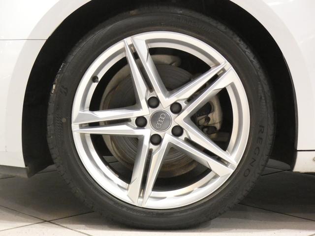 Ａ４ ２．０ＴＦＳＩスポーツ　Ｓラインパッケージ　ＡＤＶキー／追ＡＣＣ／レーンアシスト／アウディプレセンス／半革／ヒーター／バーチャルＣＰ／ＭＭＩナビ／Ｂカメラ／ＰＤＣ／マトリクスＬＥＤ／Ｓラインエクステリア＆１８ＡＷ／２年保証（7枚目）