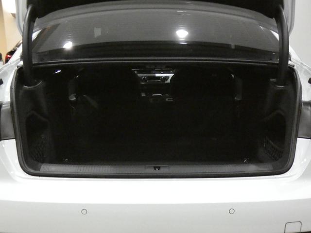 Ａ４ ２．０ＴＦＳＩスポーツ　Ｓラインパッケージ　ＡＤＶキー／追ＡＣＣ／レーンアシスト／アウディプレセンス／半革／ヒーター／バーチャルＣＰ／ＭＭＩナビ／Ｂカメラ／ＰＤＣ／マトリクスＬＥＤ／Ｓラインエクステリア＆１８ＡＷ／２年保証（31枚目）