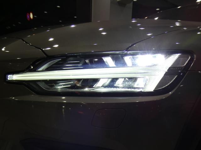 Ｖ６０ クロスカントリー　Ｔ５　ＡＷＤ　プロ　１オーナー／エクステリアスタイリングＫＩＴ／追ＡＣＣ／レーンキープ／衝突軽減／茶革／マッサージ機能／ヒーター＆ベンチレーター／ｈａｒｍａｎＫ／ヘッドアップＤＳＰ／ＬＥＤライト／１９ＡＷ／２年保証（6枚目）