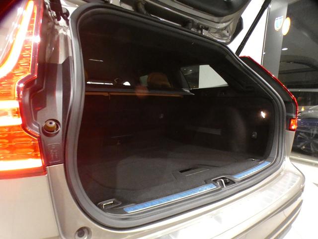 Ｖ６０ クロスカントリー　Ｔ５　ＡＷＤ　プロ　１オーナー／エクステリアスタイリングＫＩＴ／追ＡＣＣ／レーンキープ／衝突軽減／茶革／マッサージ機能／ヒーター＆ベンチレーター／ｈａｒｍａｎＫ／ヘッドアップＤＳＰ／ＬＥＤライト／１９ＡＷ／２年保証（14枚目）