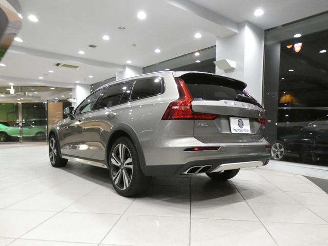 Ｖ６０ クロスカントリー　Ｔ５　ＡＷＤ　プロ　１オーナー／エクステリアスタイリングＫＩＴ／追ＡＣＣ／レーンキープ／衝突軽減／茶革／マッサージ機能／ヒーター＆ベンチレーター／ｈａｒｍａｎＫ／ヘッドアップＤＳＰ／ＬＥＤライト／１９ＡＷ／２年保証（17枚目）