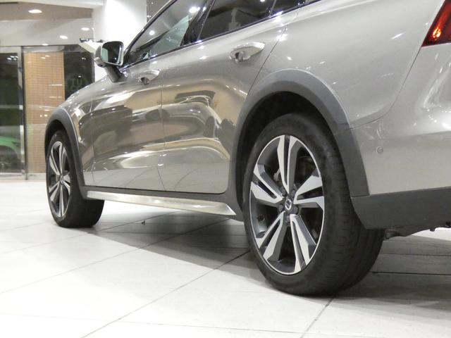 Ｖ６０ クロスカントリー　Ｔ５　ＡＷＤ　プロ　１オーナー／エクステリアスタイリングＫＩＴ／追ＡＣＣ／レーンキープ／衝突軽減／茶革／マッサージ機能／ヒーター＆ベンチレーター／ｈａｒｍａｎＫ／ヘッドアップＤＳＰ／ＬＥＤライト／１９ＡＷ／２年保証（18枚目）